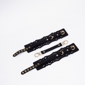 Черный кожаные оковы с узорами и золотистой фурнитурой - Crazy Handmade - купить с доставкой в Тольятти