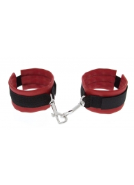 Красно-чёрные полиуретановые наручники Luxurious Handcuffs - Blush Novelties - купить с доставкой в Тольятти