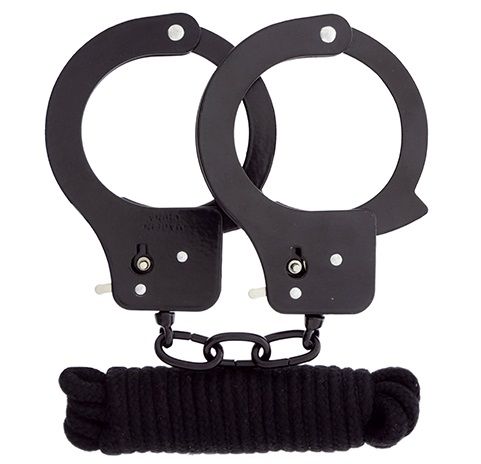 Чёрные наручники из листового металла в комплекте с веревкой BONDX METAL CUFFS LOVE ROPE SET - Dream Toys - купить с доставкой в Тольятти